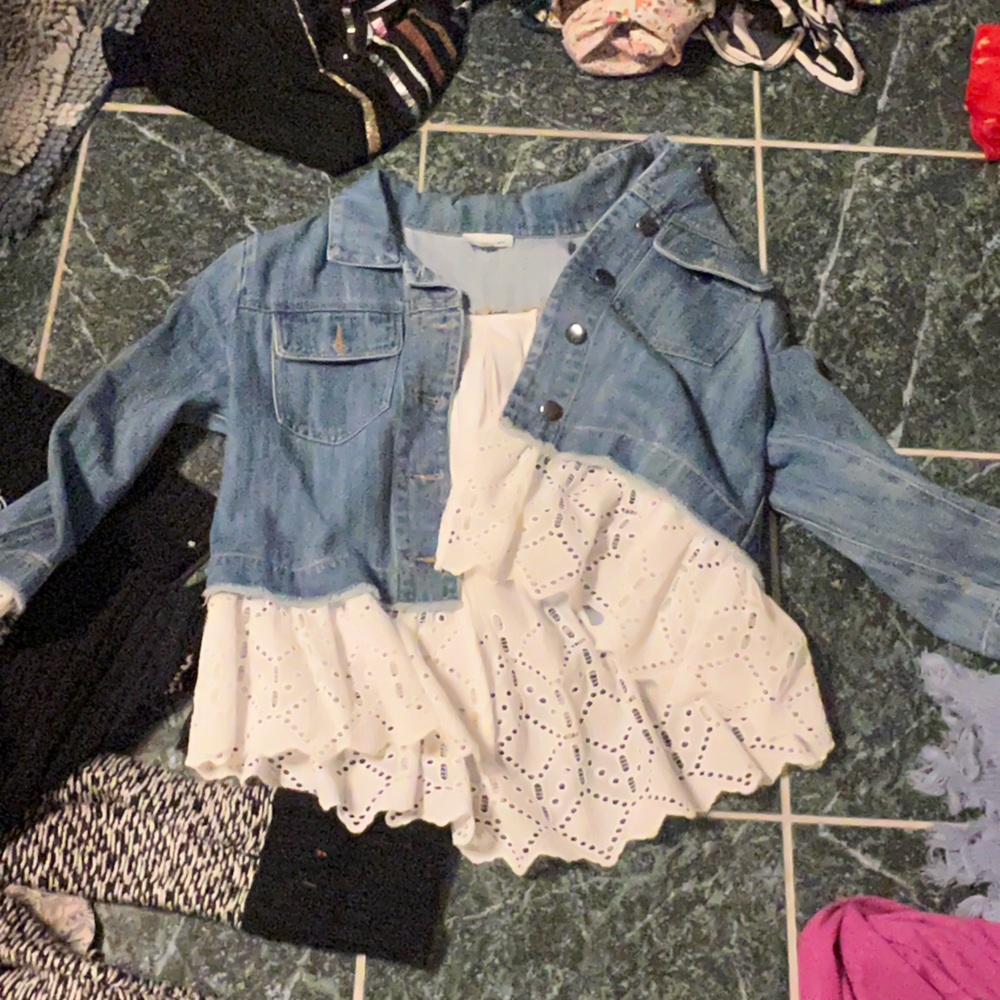 cutesy jean jacket w lace